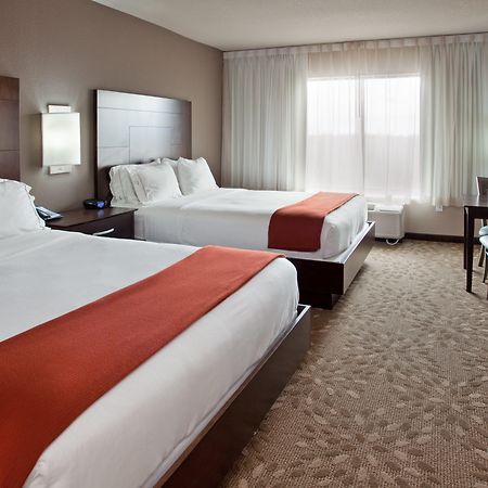 Holiday Inn Express Hotel And Suites Saint Robert By Ihg Exterior foto