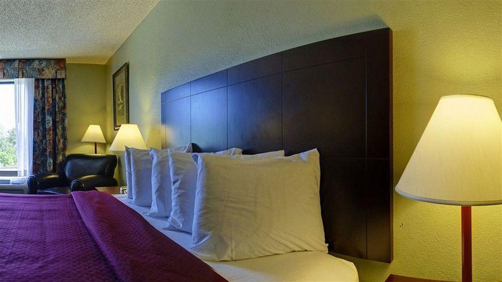 Holiday Inn Express Hotel And Suites Saint Robert By Ihg Exterior foto