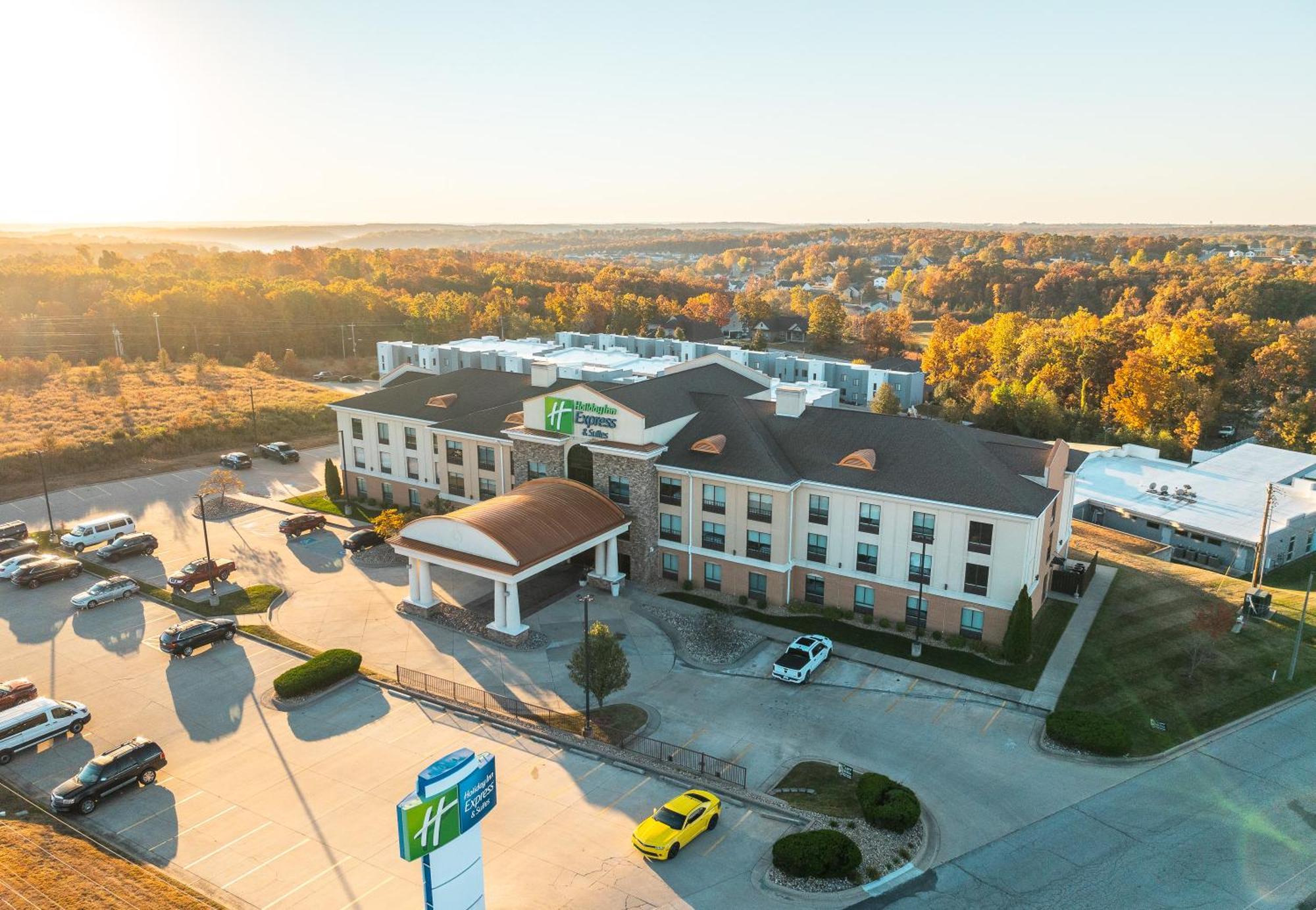 Holiday Inn Express Hotel And Suites Saint Robert By Ihg Exterior foto