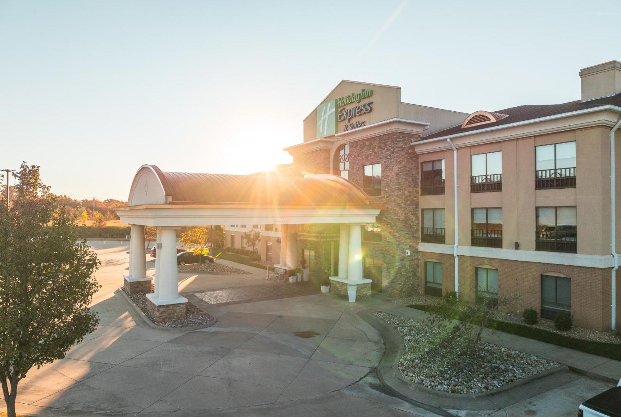 Holiday Inn Express Hotel And Suites Saint Robert By Ihg Exterior foto